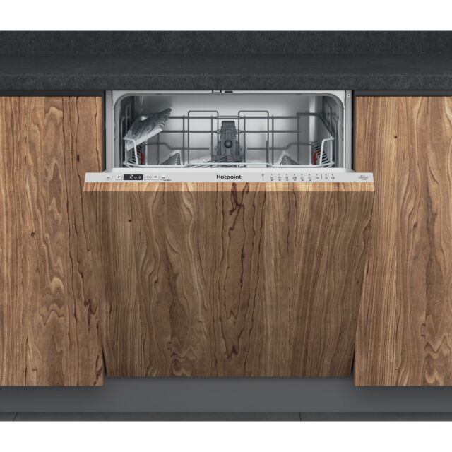 Hotpoint H2IHD526W Built-In Dishwasher